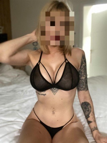 Escort Coralie,Kitimat enjoy sex fun with me