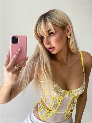 Albanian model big boobs escort Tanzania Bern
